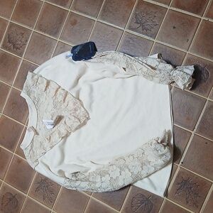 Hailey & co. Lace Daisy thermal top NWT